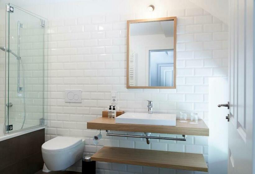 Номер Deluxe, Bahnhof Thalfang