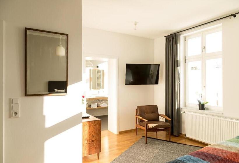 Номер Deluxe, Bahnhof Thalfang