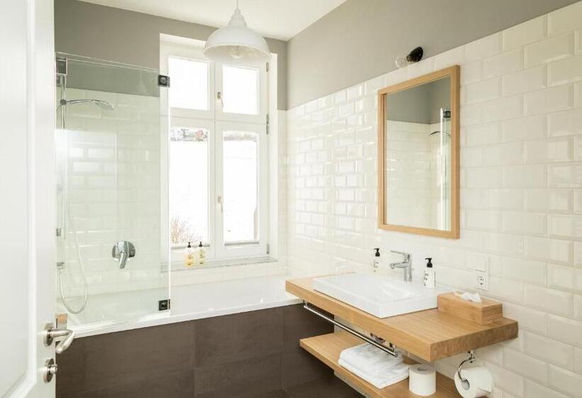 Номер Deluxe, Bahnhof Thalfang