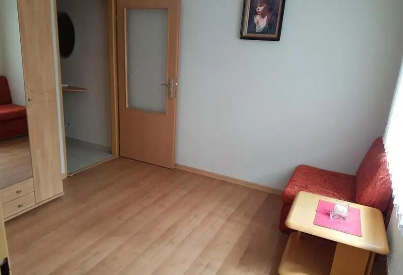 デラックスルーム, Baník Handlová