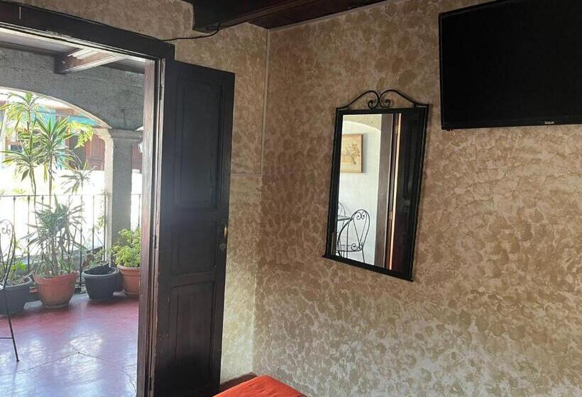 اتاق استاندارد سه تخته با سرویس بهداشتی مشترک, Cristales De Antigua Hotel Cristal