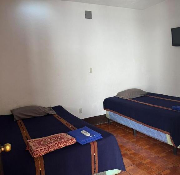 Economy Triple Room, Cristales De Antigua Hotel Cristal