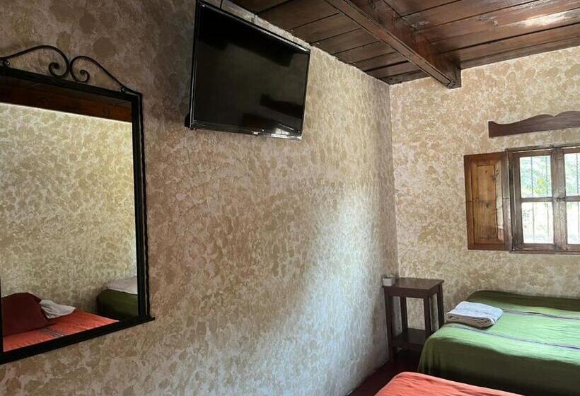 اتاق استاندارد چهارنفره با سرویس بهداشتی مشترک, Cristales De Antigua Hotel Cristal