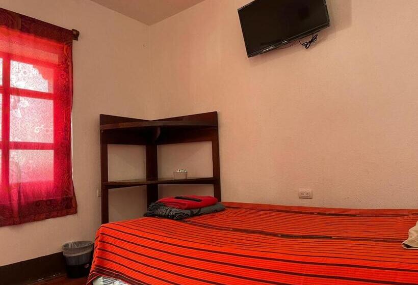 Economy Triple Room, Cristales De Antigua Hotel Cristal