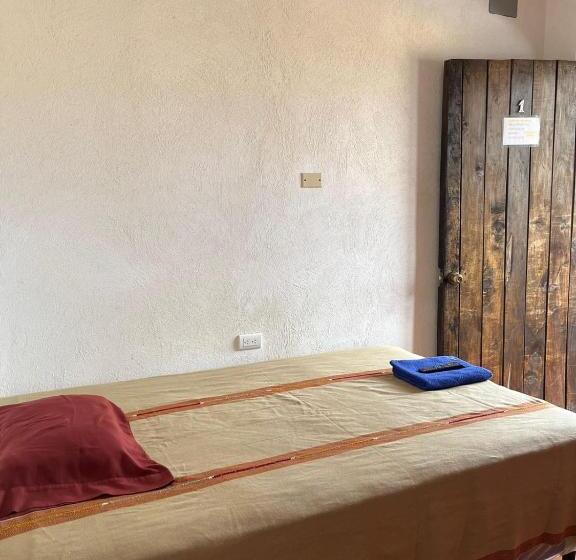 Economy Triple Room, Cristales De Antigua Hotel Cristal