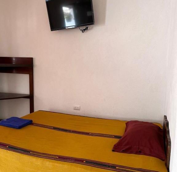 Economy Triple Room, Cristales De Antigua Hotel Cristal