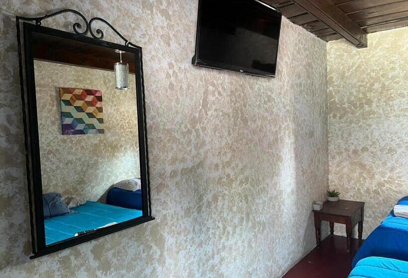 اتاق استاندارد چهارنفره با سرویس بهداشتی مشترک, Cristales De Antigua Hotel Cristal