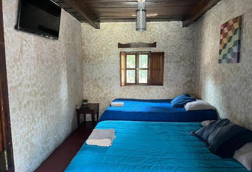 اتاق استاندارد چهارنفره با سرویس بهداشتی مشترک, Cristales De Antigua Hotel Cristal