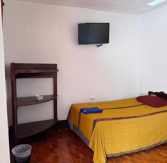 Economy Triple Room, Cristales De Antigua Hotel Cristal