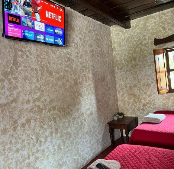 اتاق استاندارد چهارنفره با سرویس بهداشتی مشترک, Cristales De Antigua Hotel Cristal