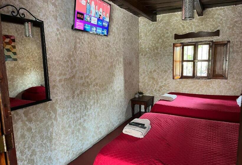 اتاق استاندارد چهارنفره با سرویس بهداشتی مشترک, Cristales De Antigua Hotel Cristal