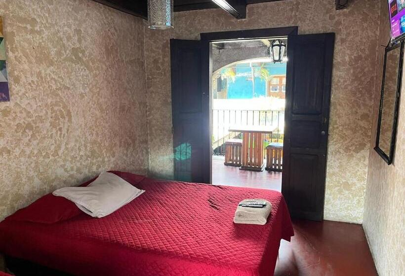 اتاق استاندارد چهارنفره با سرویس بهداشتی مشترک, Cristales De Antigua Hotel Cristal