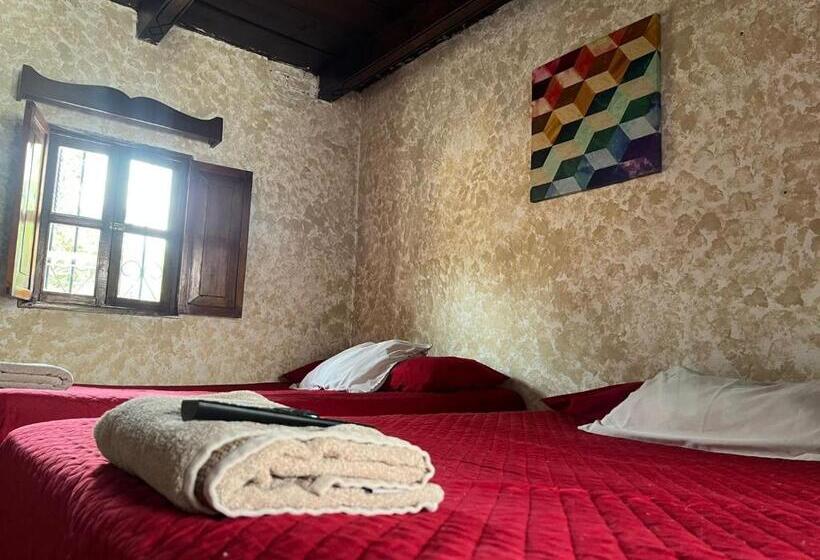 اتاق استاندارد چهارنفره با سرویس بهداشتی مشترک, Cristales De Antigua Hotel Cristal