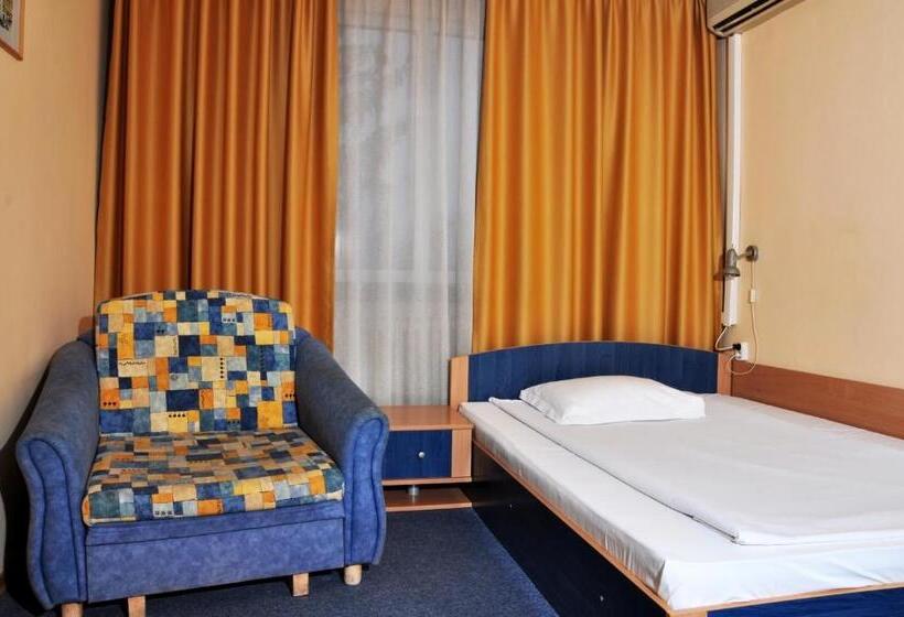 标准单人间, Kristal