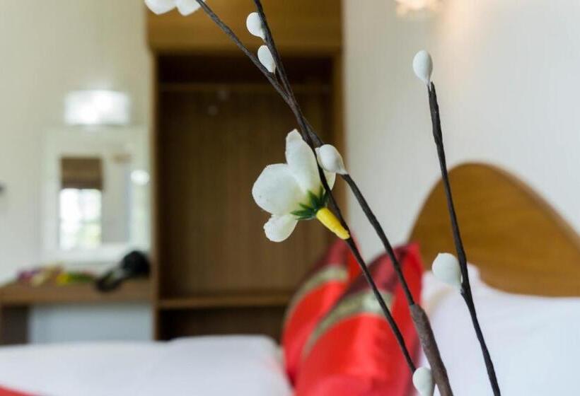 Номер Стандарт, Maesot Siri