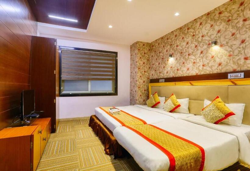 غرفة عائلية, The Ashoka