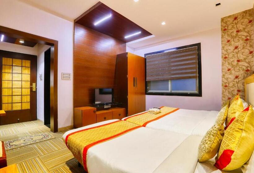 غرفة عائلية, The Ashoka