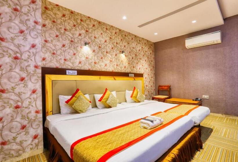 غرفة عائلية, The Ashoka