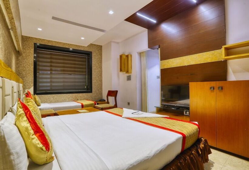 غرفة عائلية, The Ashoka