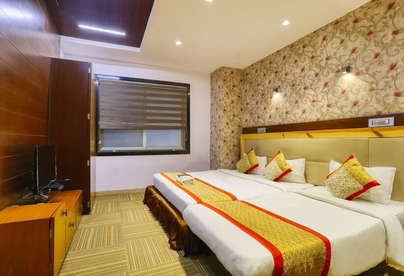 غرفة عائلية, The Ashoka