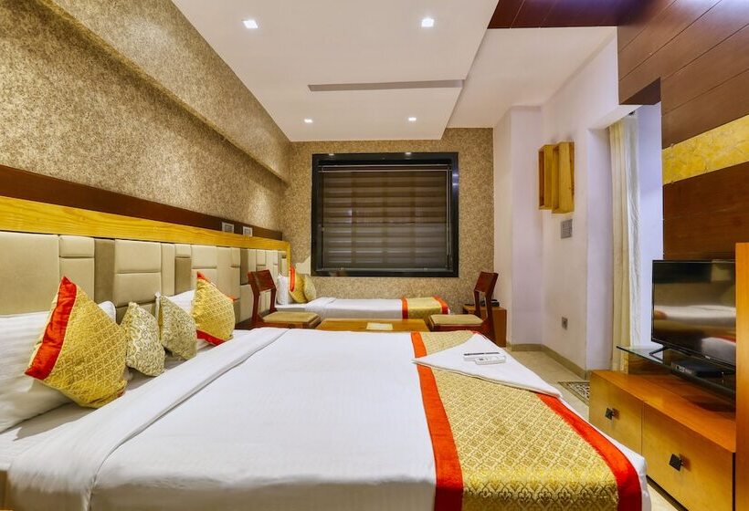 غرفة عائلية, The Ashoka