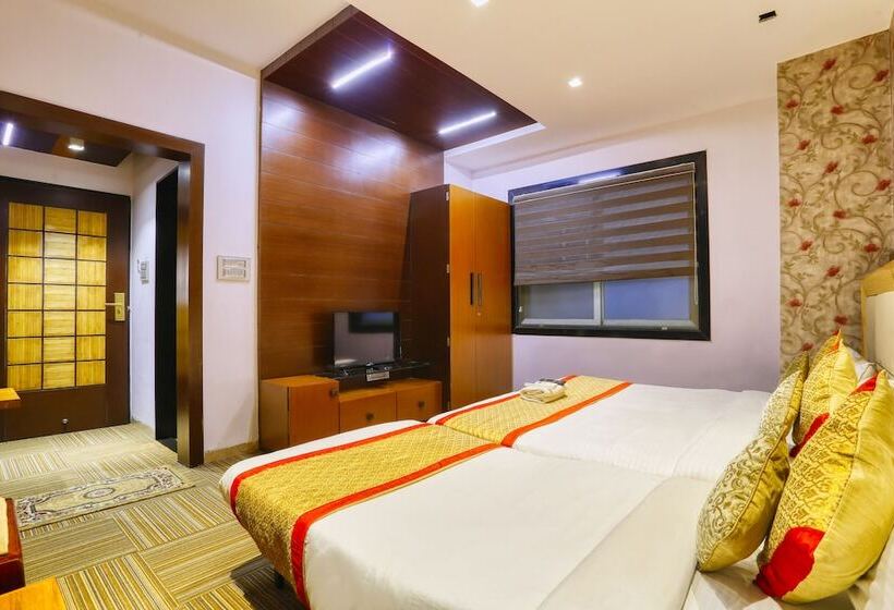 غرفة عائلية, The Ashoka