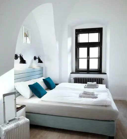 اتاق استاندارد, Long Story Short Hostel & Café