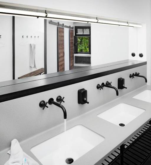 バス共有のスタンダードルーム, Long Story Short Hostel & Café