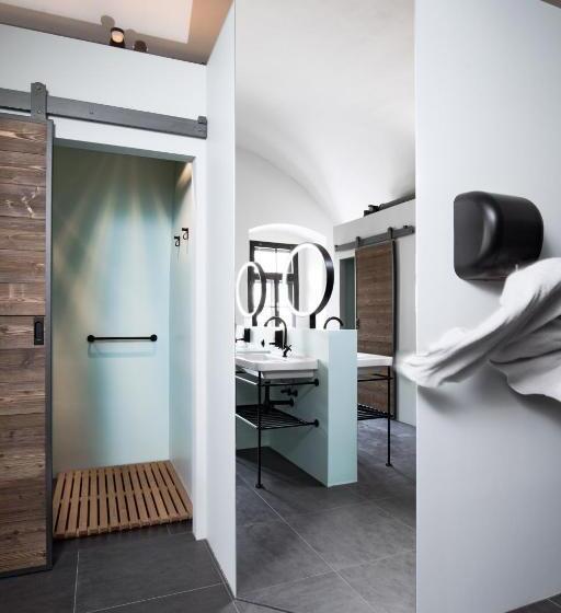 バス共有のスタンダードルーム, Long Story Short Hostel & Café