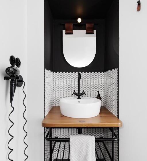 スタンダードルーム, Long Story Short Hostel & Café