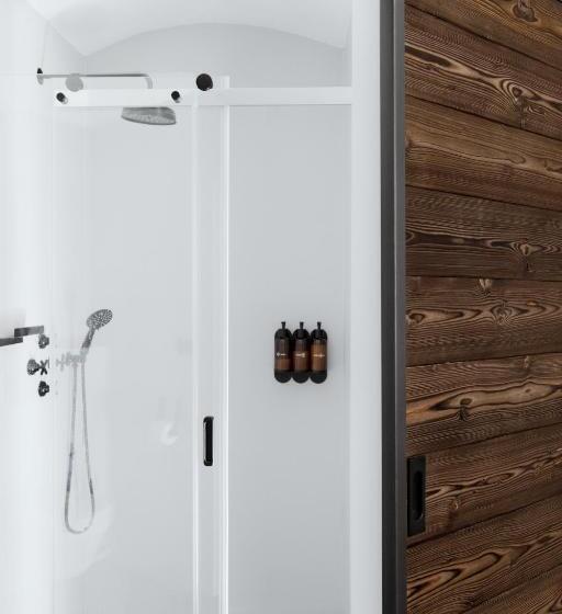 スタンダードルーム, Long Story Short Hostel & Café