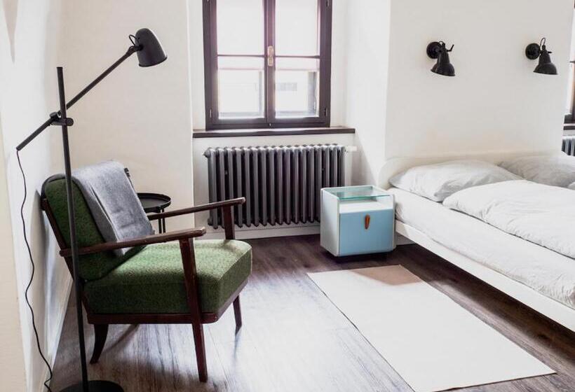 １ベッドルームアパートメント, Long Story Short Hostel & Café