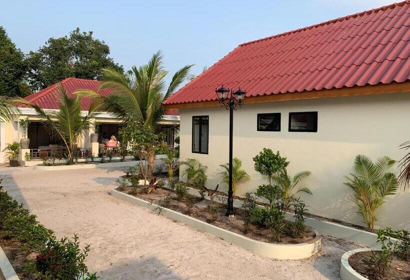 חדר סטנדרט לשלושה עם נוף לגינה, Soon Noeng Resort Koh Rong Sanloem
