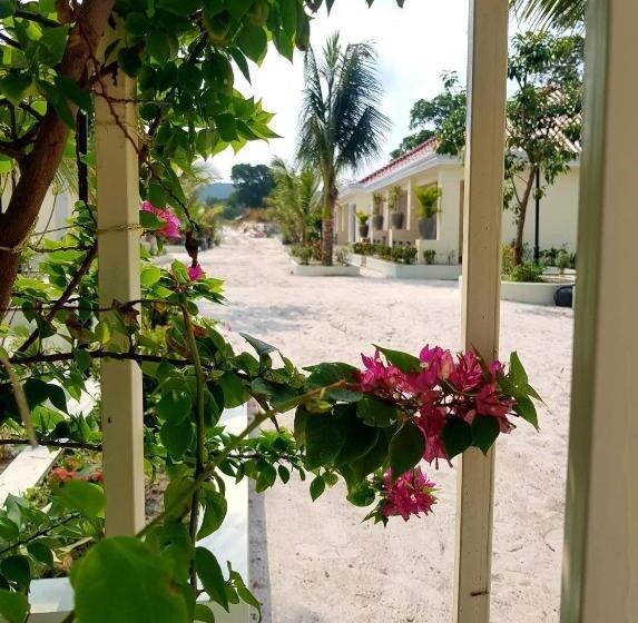 חדר סטנדרט לשלושה עם נוף לגינה, Soon Noeng Resort Koh Rong Sanloem