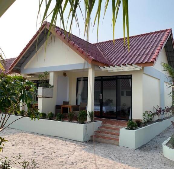 חדר סטנדרט לשלושה עם נוף לגינה, Soon Noeng Resort Koh Rong Sanloem