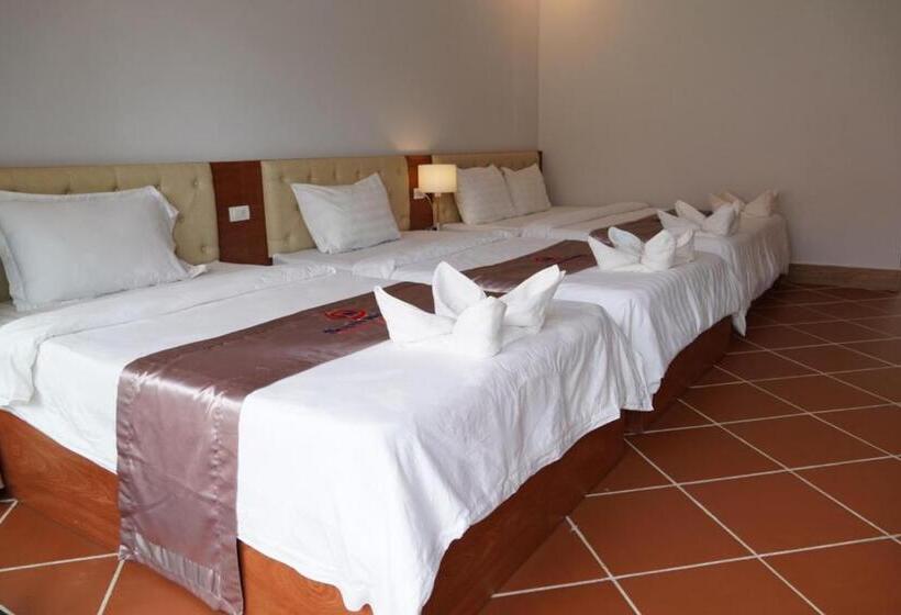 חדר סטנדרט לשלושה עם נוף לגינה, Soon Noeng Resort Koh Rong Sanloem