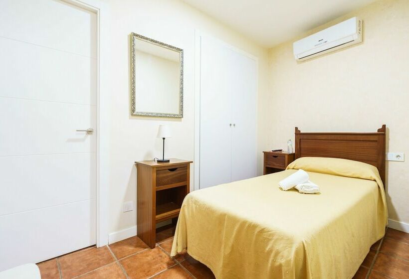 Quarto standart individual, Carlos V Jerez By Vivere Stays