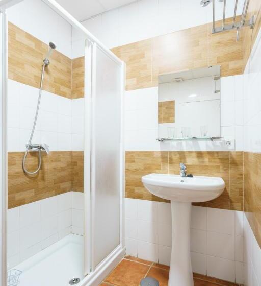 Quarto Triplo Standart, Carlos V Jerez By Vivere Stays