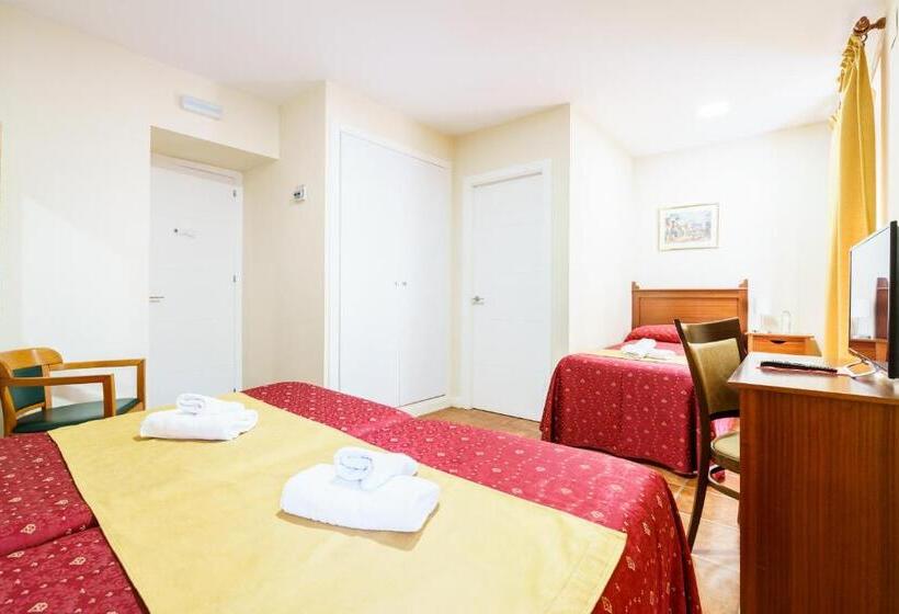 Quarto Triplo Standart, Carlos V Jerez By Vivere Stays