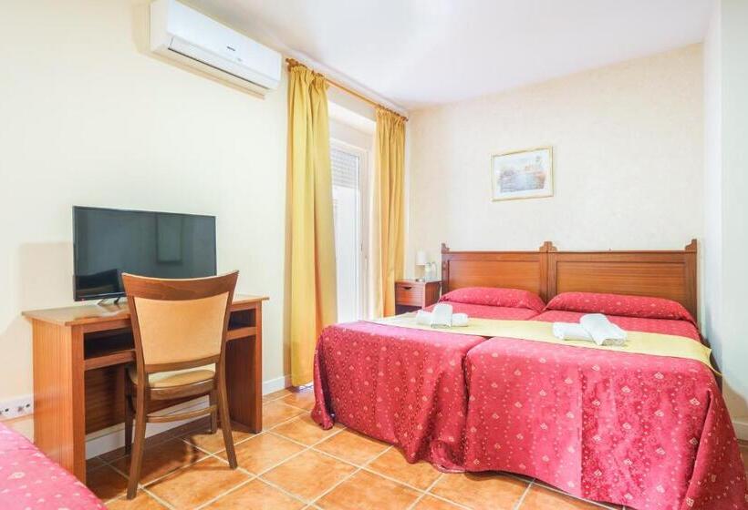 Quarto Triplo Standart, Carlos V Jerez By Vivere Stays