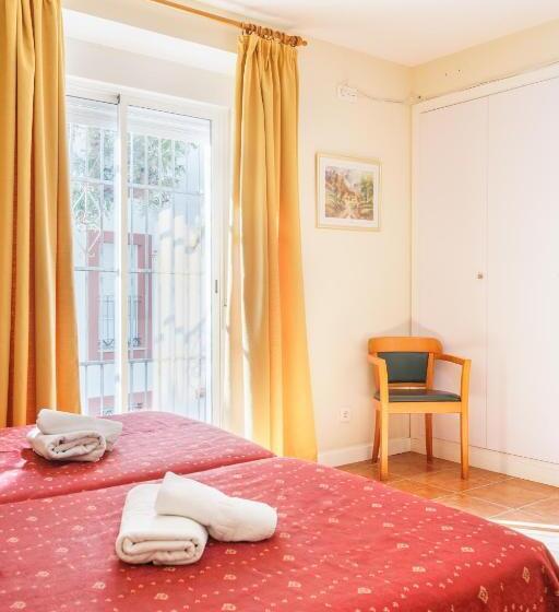 Quarto Quádruplo Standard, Carlos V Jerez By Vivere Stays