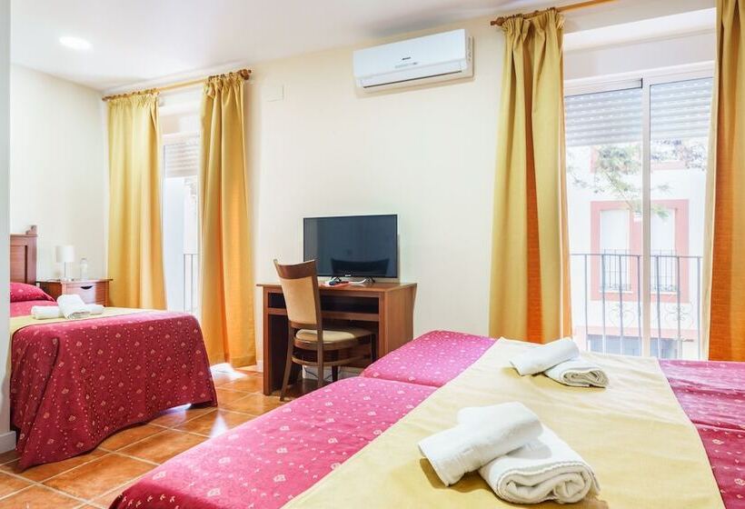 Quarto Triplo Standart, Carlos V Jerez By Vivere Stays