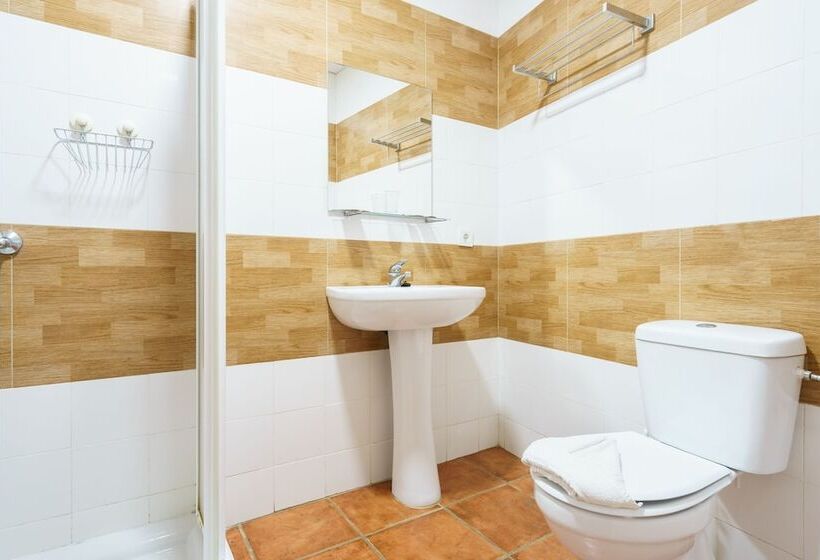 Quarto Quádruplo Standard, Carlos V Jerez By Vivere Stays