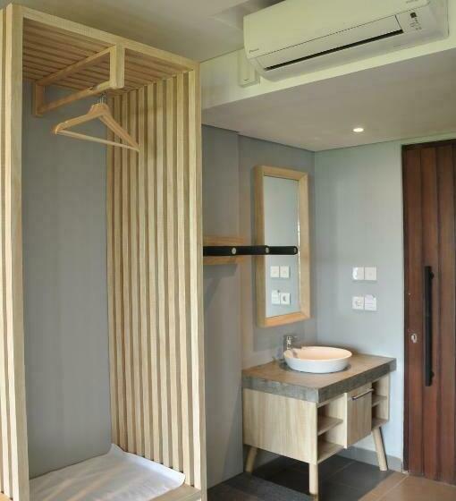 标准间, Padang Padang Inn