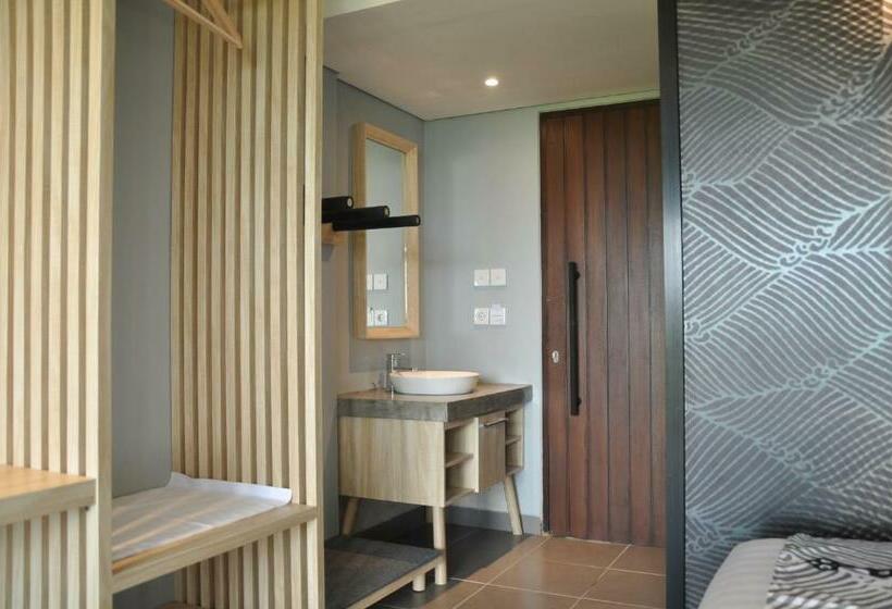 标准间, Padang Padang Inn