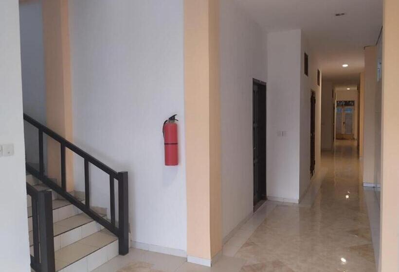 经济房, Padang Padang Inn