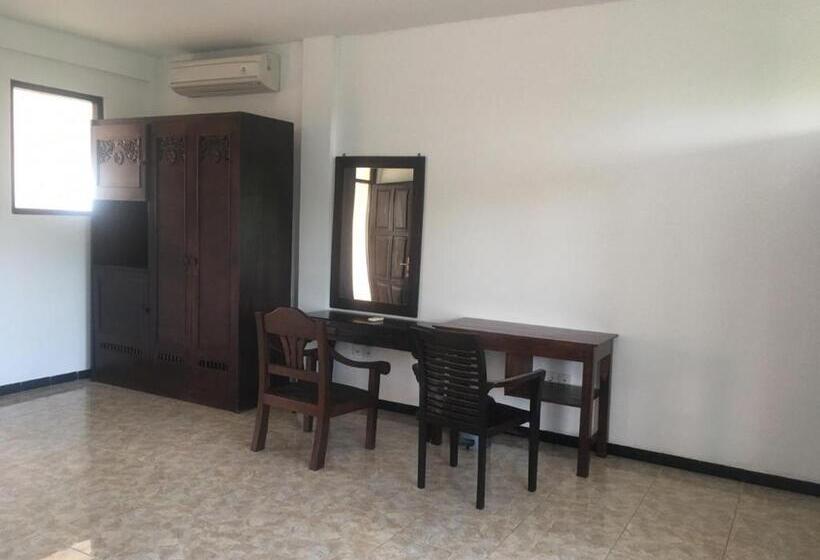 经济房, Padang Padang Inn