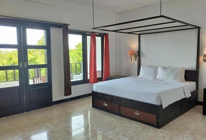 经济房, Padang Padang Inn