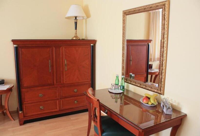 标准三人间, Zachs