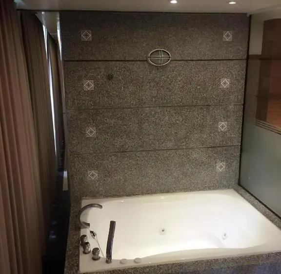 اتاق استاندارد, Jungle City Motel